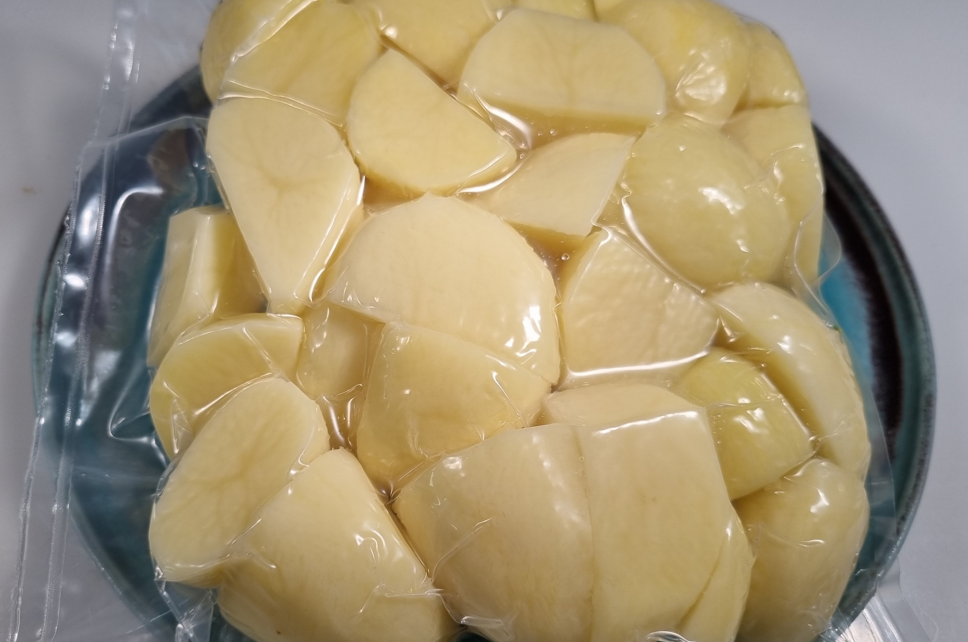 Aardappelen geschrapt in 4 delen vacuum per kilo